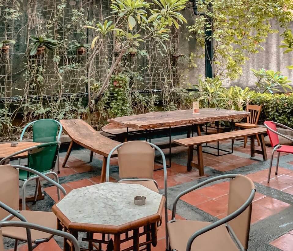 Bagian outdoor yang terletak di lantai dua